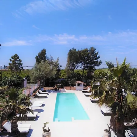 Marina E Aparthotel