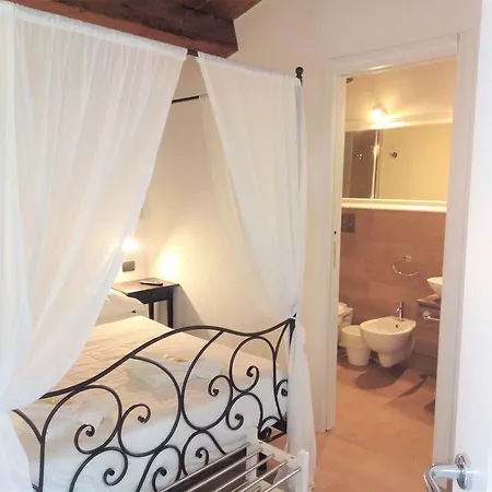 Marina E Aparthotel