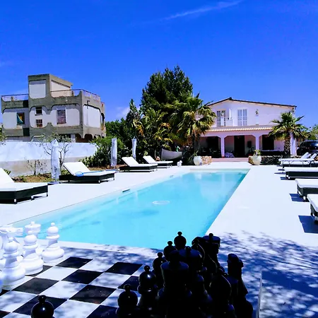 Marina E Apartahotel