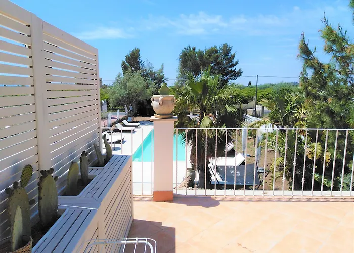 Marina E Aparthotel 3*